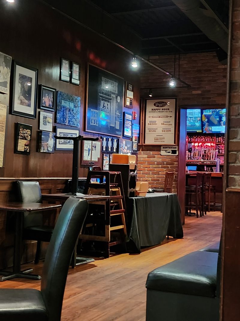 The Sports Bar Atmosphere That Makes Everyone Feel Welcome