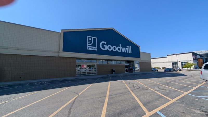 Convenient Location and Extended Shopping Hours