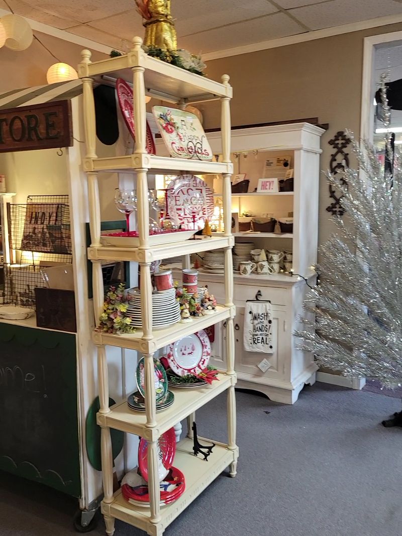 Hours That Accommodate Serious Shoppers