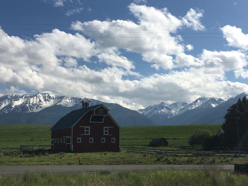Gateway to Oregon's Little Switzerland