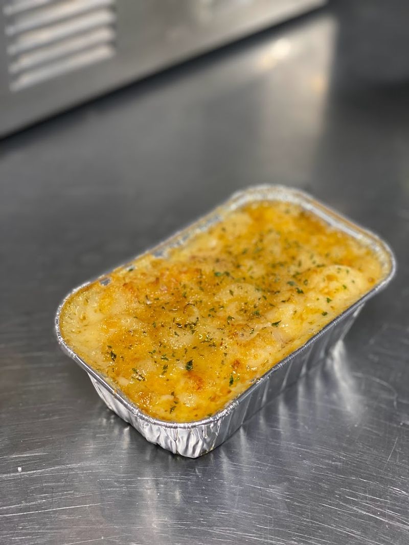 Mac and Cheese That Somehow Steals the Spotlight