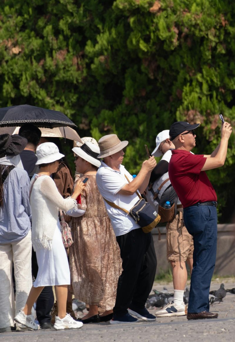 Congestion Alters The Visitor Experience