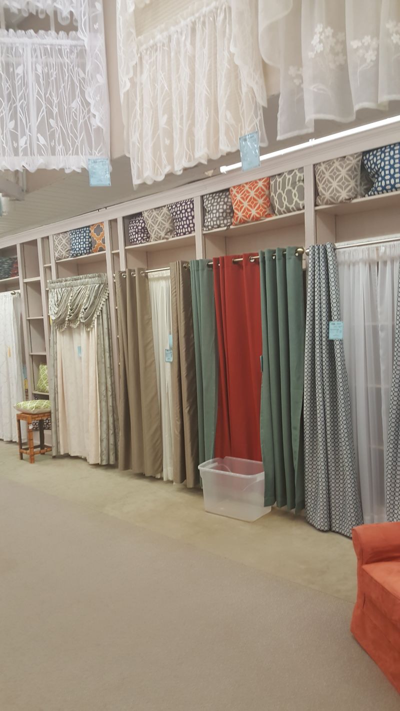 Custom Drapery Services That Transform Spaces