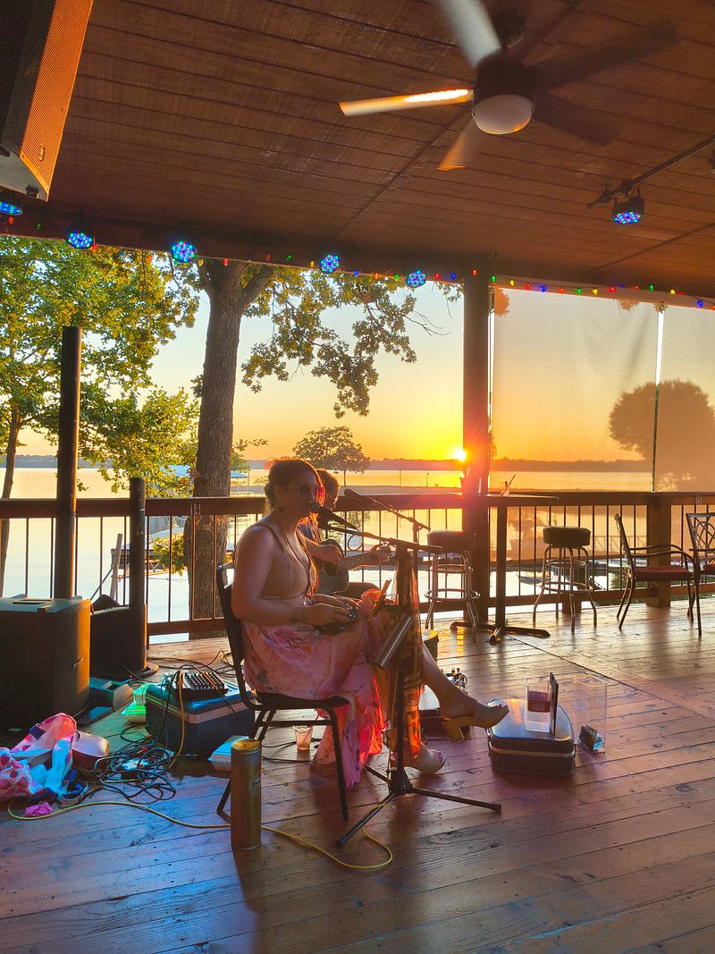 Live Music Adds Rhythm to Weekend Evenings