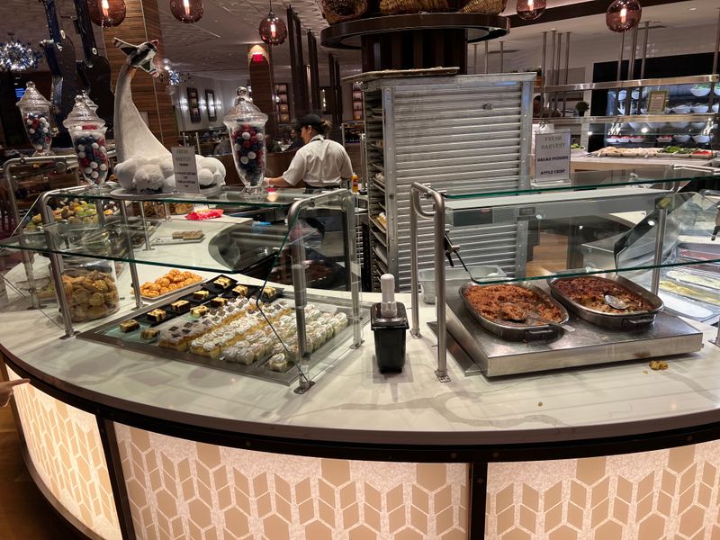 Service That Shines Despite Crowds