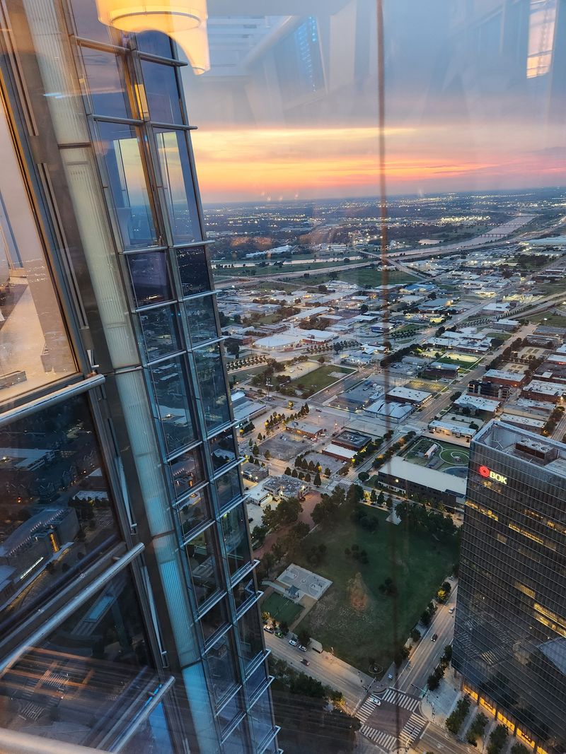 Views That Change With the Light