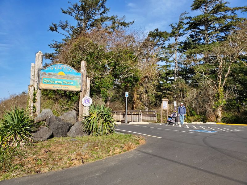 Convenient Location Right Off Highway 101