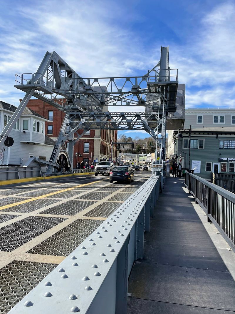 The Drawbridge Moment That Makes Everyone Pull Out A Phone