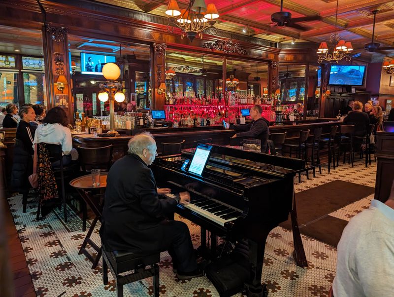 Dino & Harry's Steakhouse