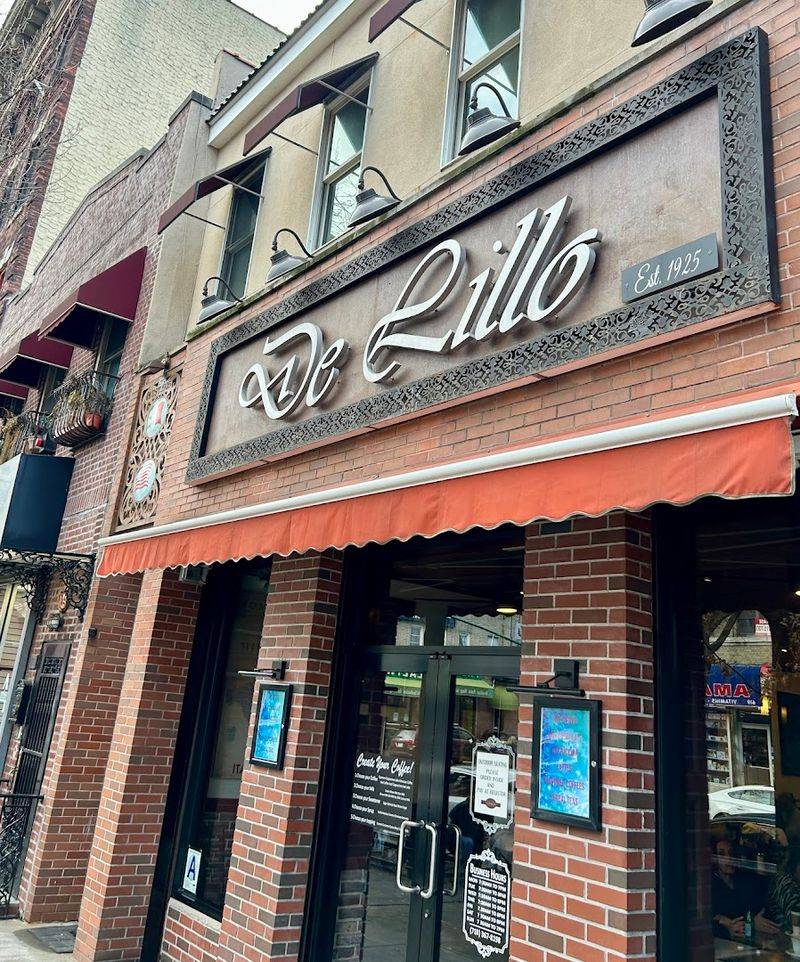 DeLillo Cafe & Pastry Shop 