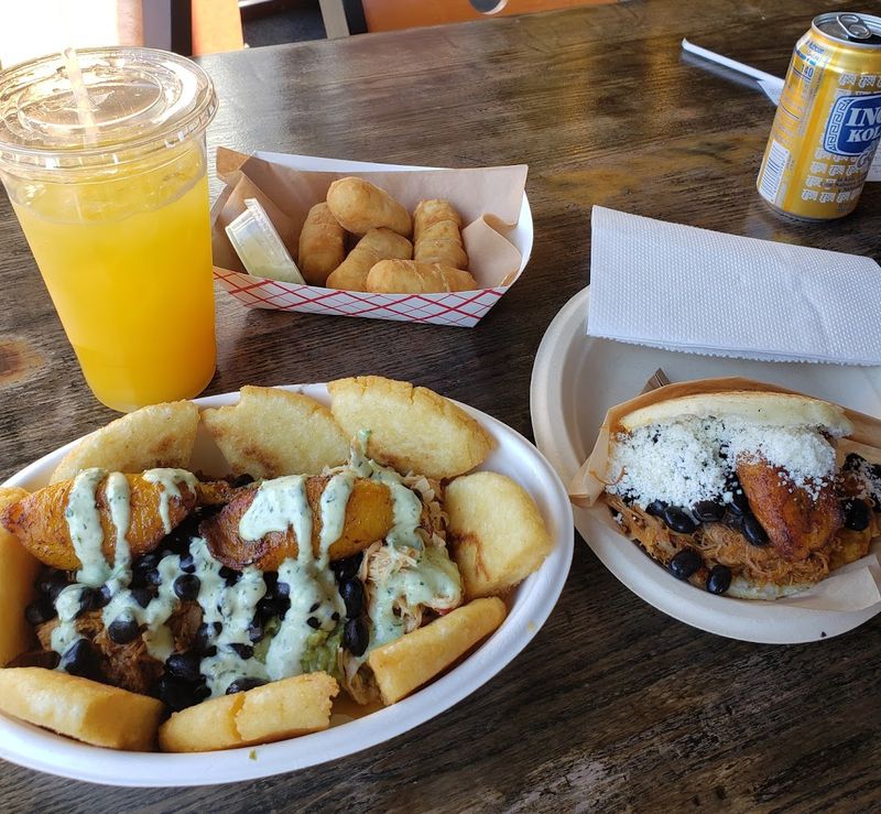 Fresh Fruit Juices That Bring the Whole Meal Together