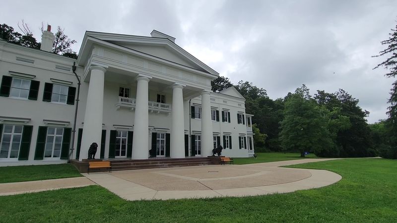 Architectural Details That Broadcast Wealth