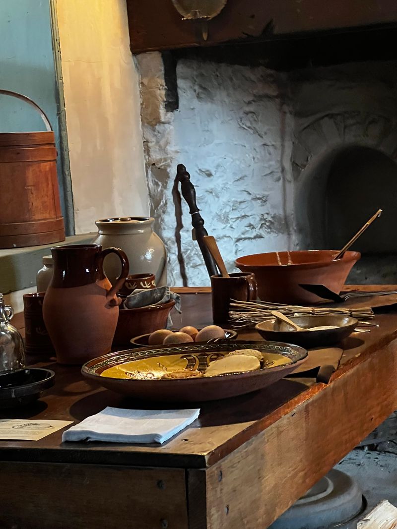 Learn Traditional Skills From Expert Interpreters in Period Clothing