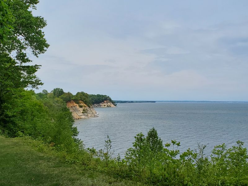 Dramatic Clifftop Views of the Potomac
