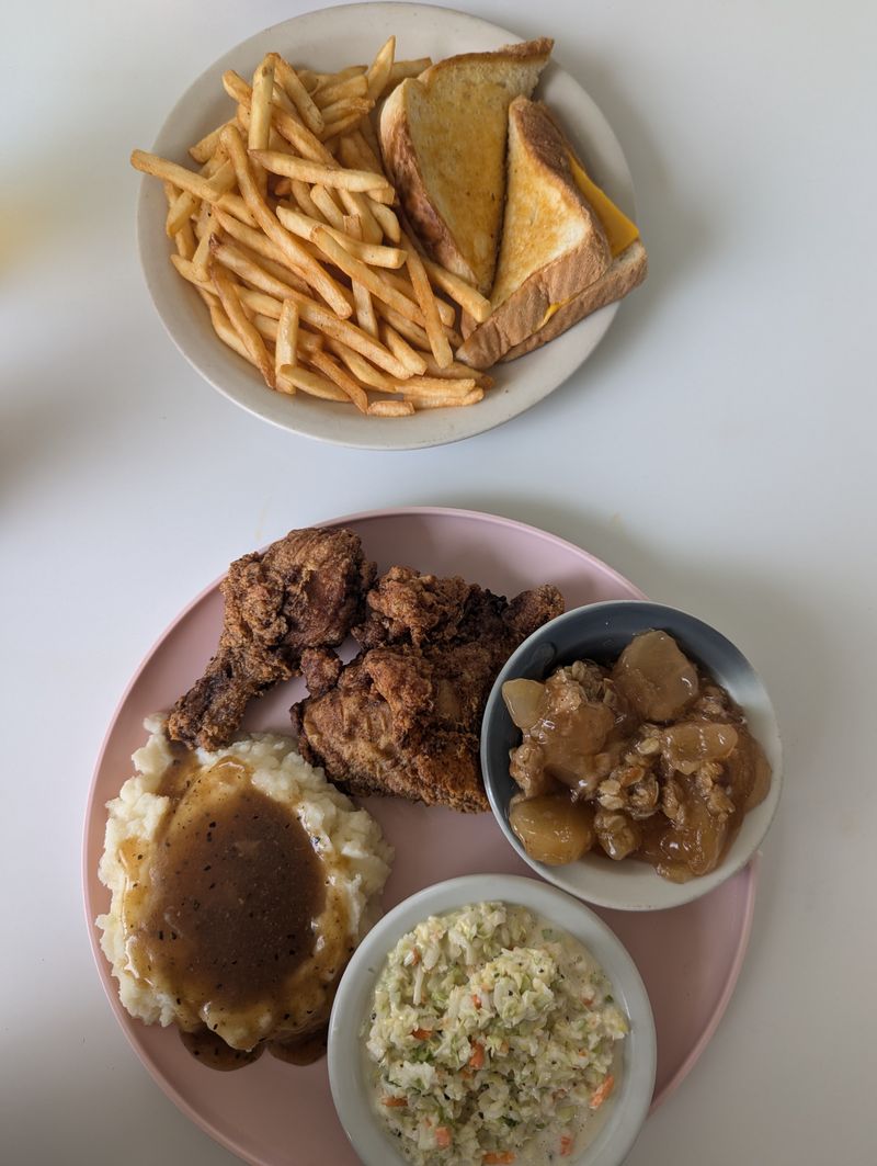 Comfort-Food Plates That Keep The Drive Worth It