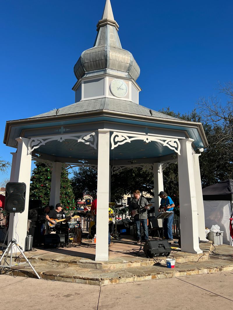 Live Music That Sets The Perfect Mood