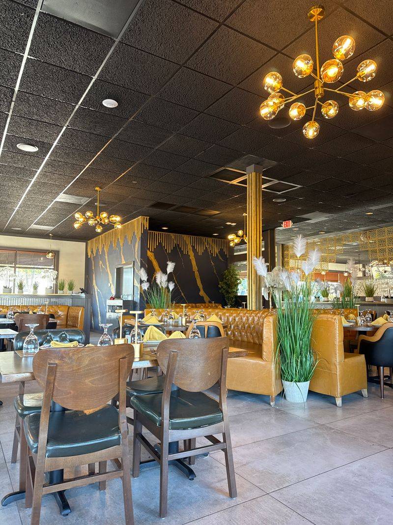 Spacious Dining Room That Never Feels Cramped