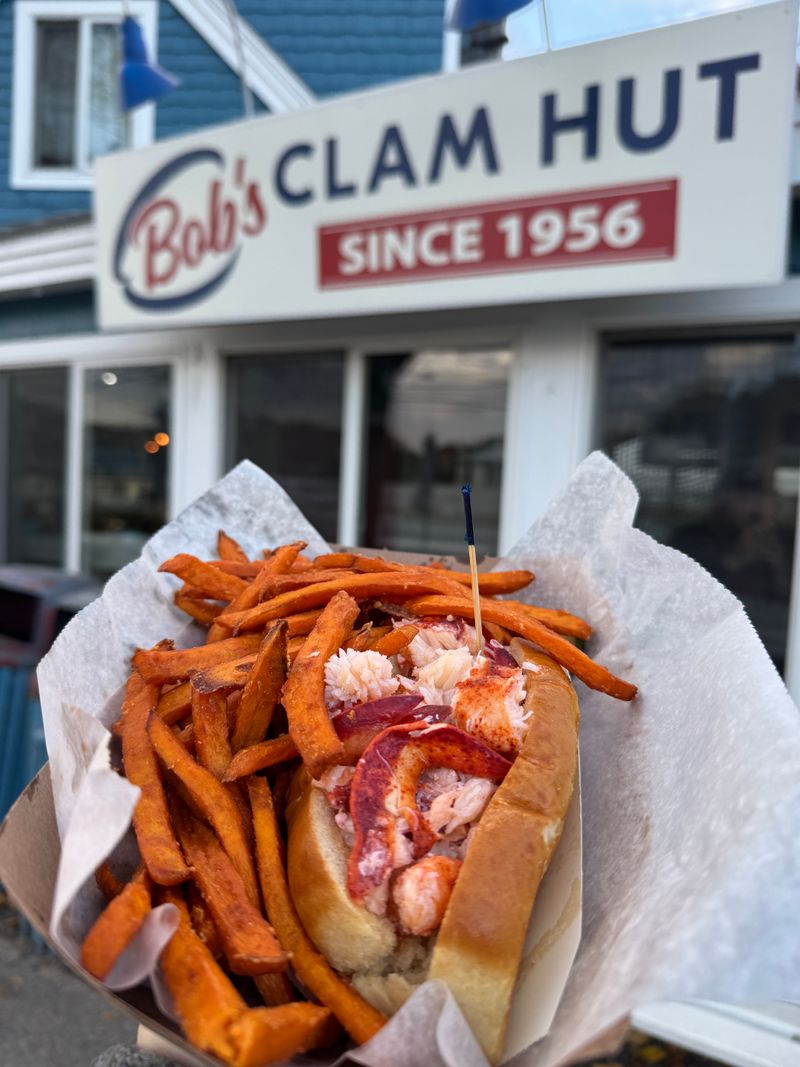 Clam Roll And Lobster Roll Choices That Keep It Classic