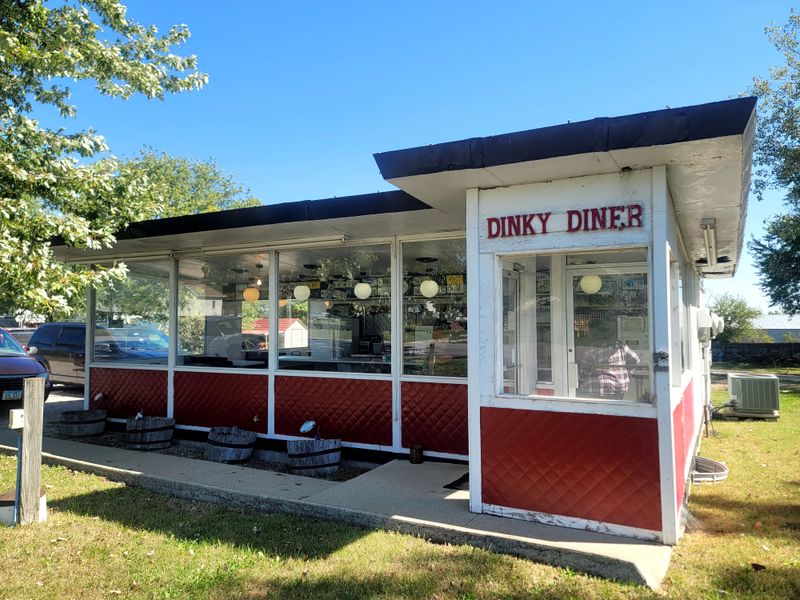 Tiny-Diner Charm That Feels Like A Time Capsule