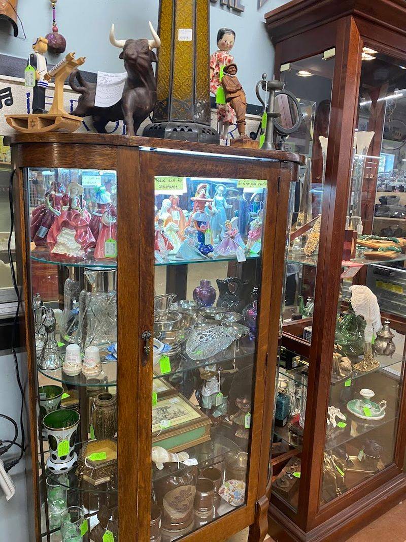 Antiques and Vintage Collectibles That Serious Shoppers Chase Down