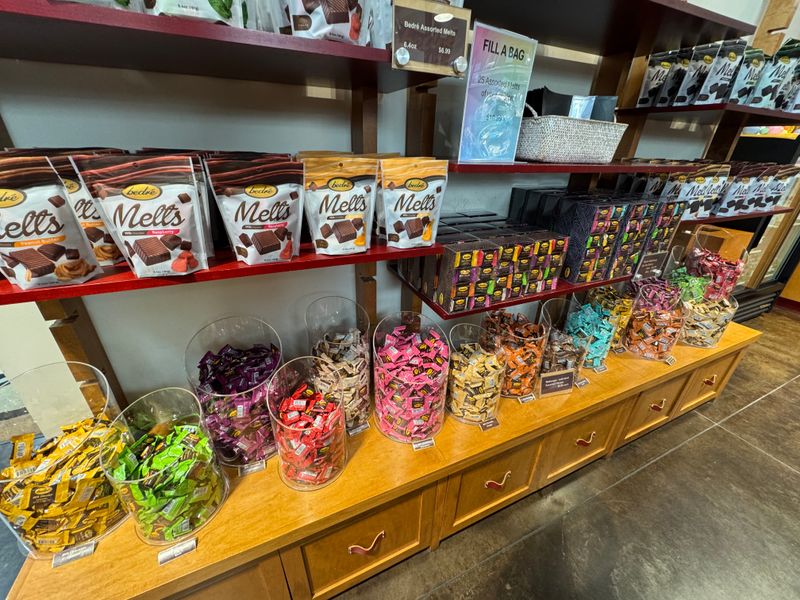 Mix-and-Match Boxes Let Shoppers Create Custom Collections