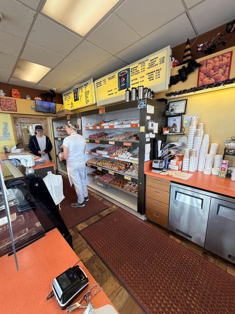 Munster Donut - 8314 Calumet Ave, Munster, IN 46321