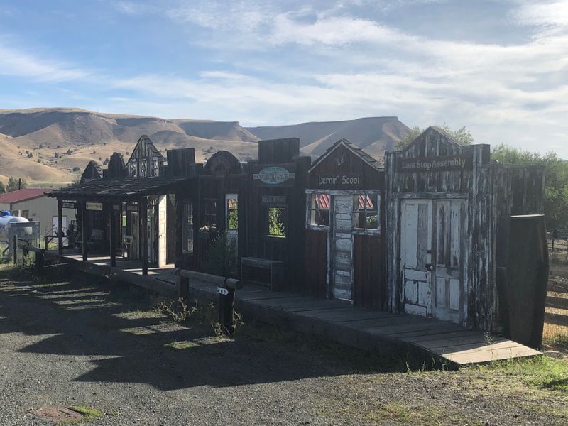 Gateway to Oregon's Painted Wonders