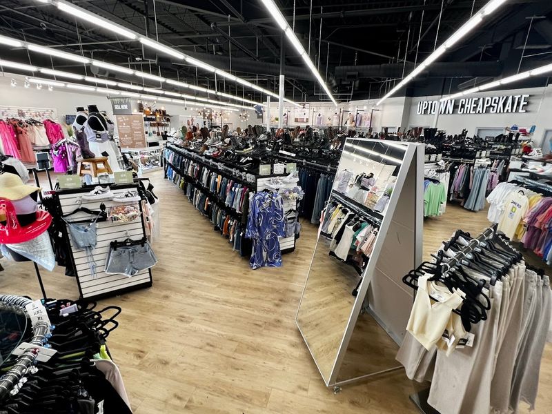 The Atmosphere That Keeps You Browsing Longer