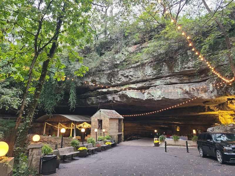 Lost River Cave Underground Boat Tour (Bowling Green) 