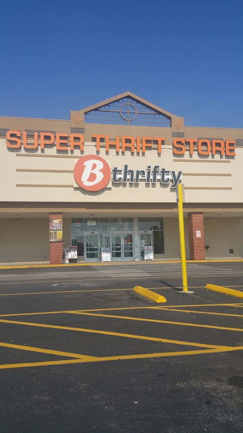 Location and Hours Make Shopping Super Convenient