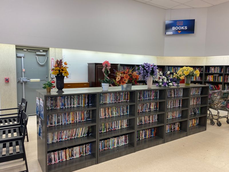 Book Lovers Find Literary Treasures By The Bagful