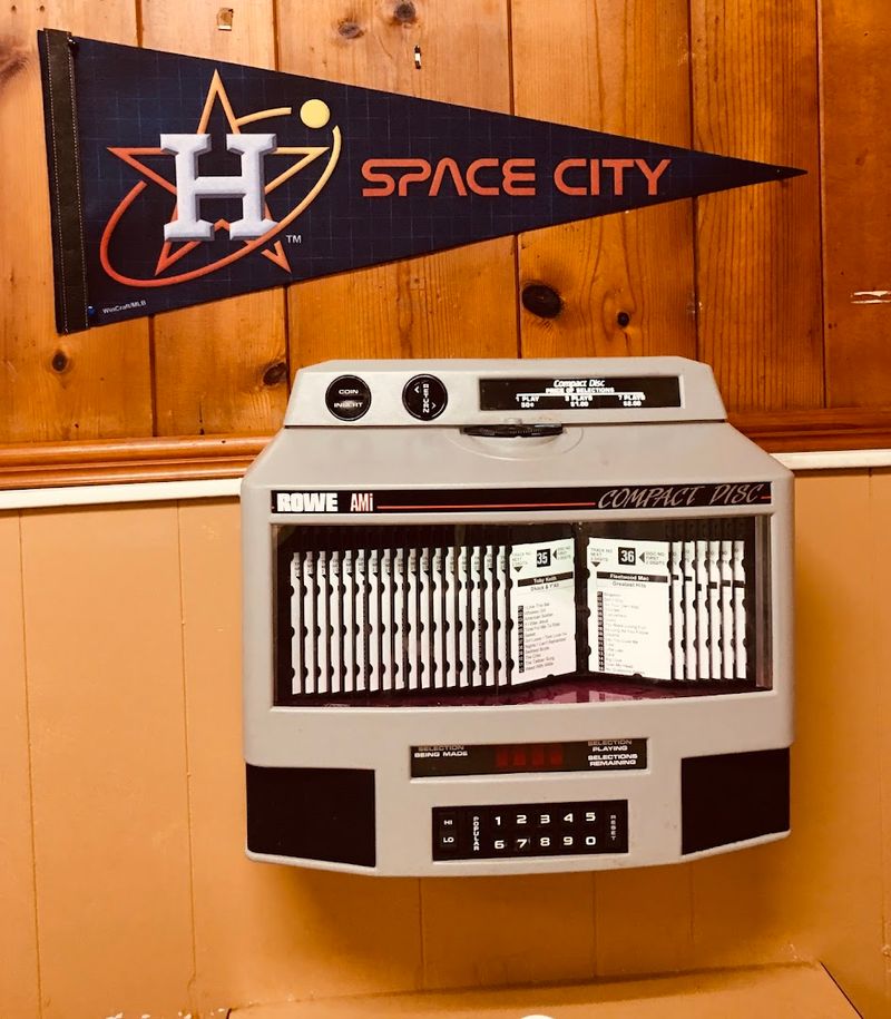 A Neighborhood Spot With a Surprisingly Wide Reach