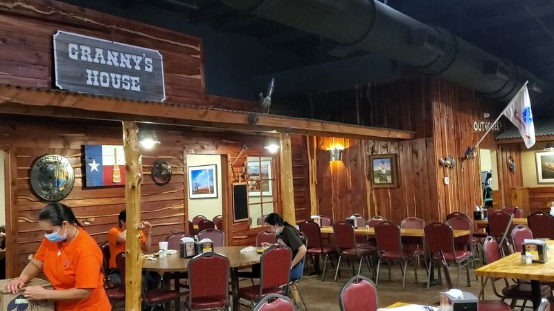 Service That Matches the Food's Warmth