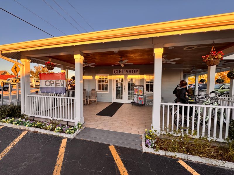 What Makes A Meal At Yoder’s Feel Like Part Of The Trip