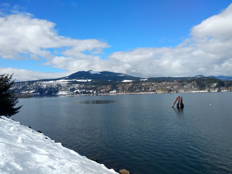 A Slower Afternoon Roll Toward Hood River
