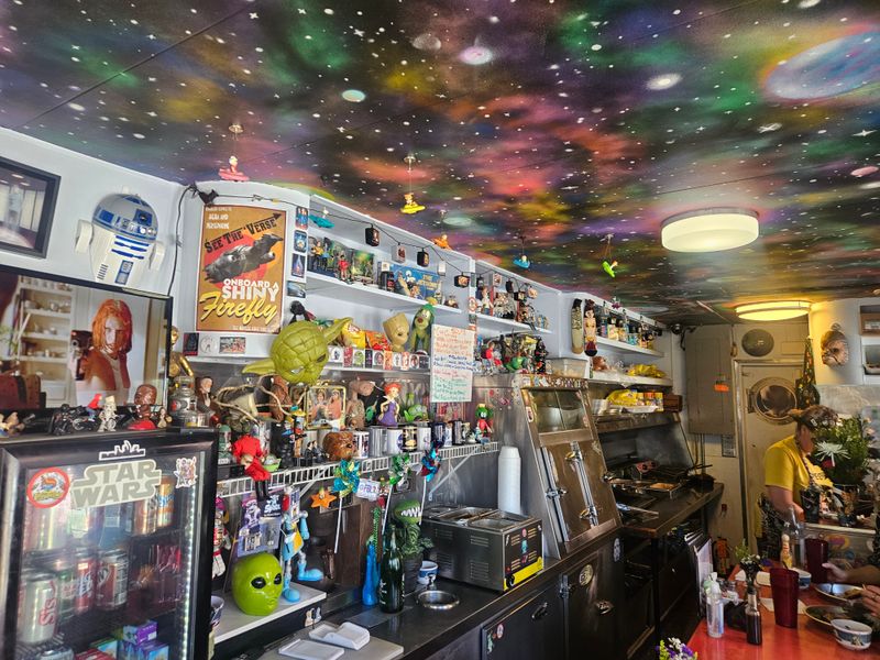 A Sci-Fi Atmosphere That Transports You to Another Galaxy