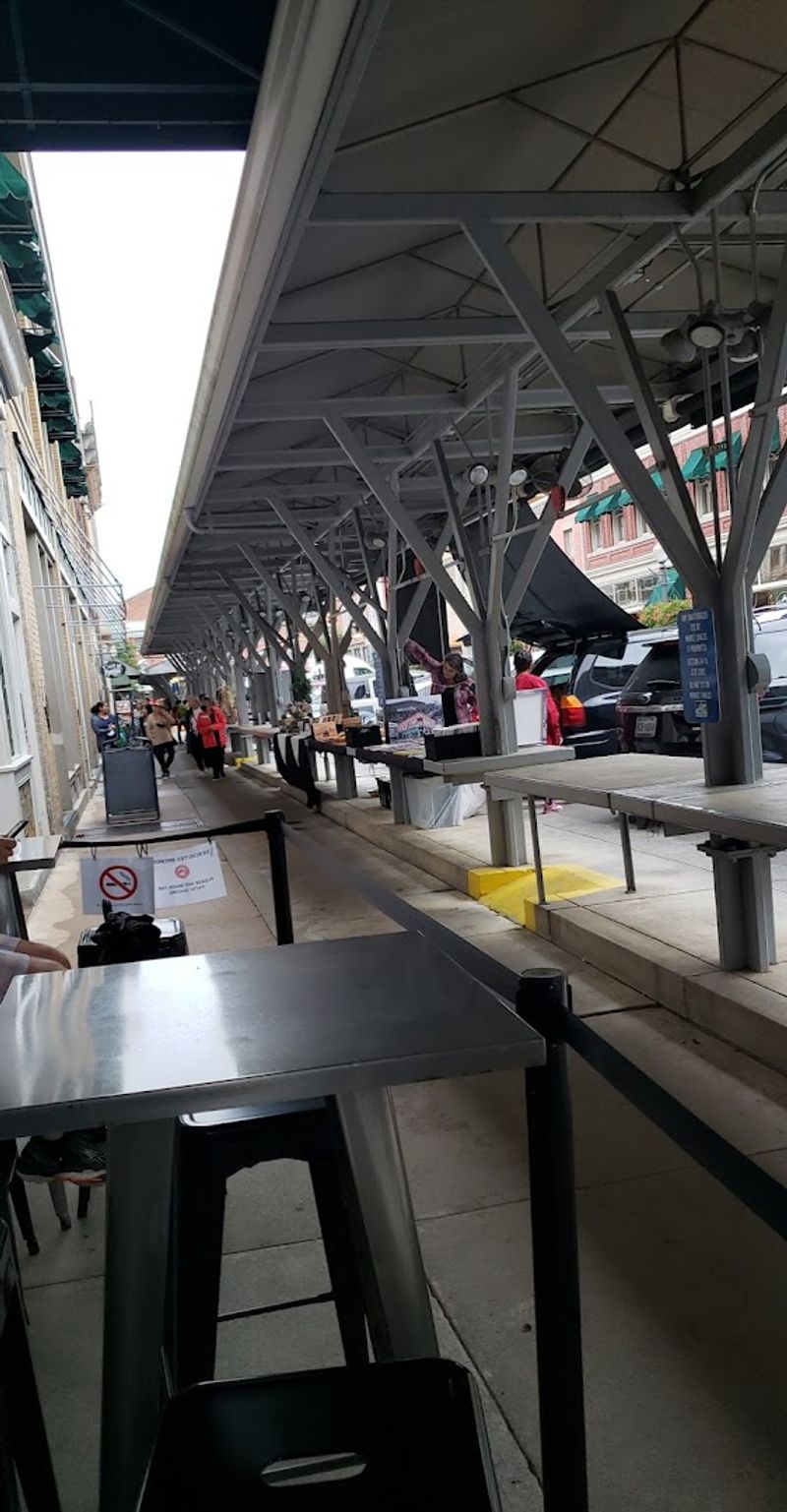 Street Musicians Add Soundtrack to Your Shopping Experience