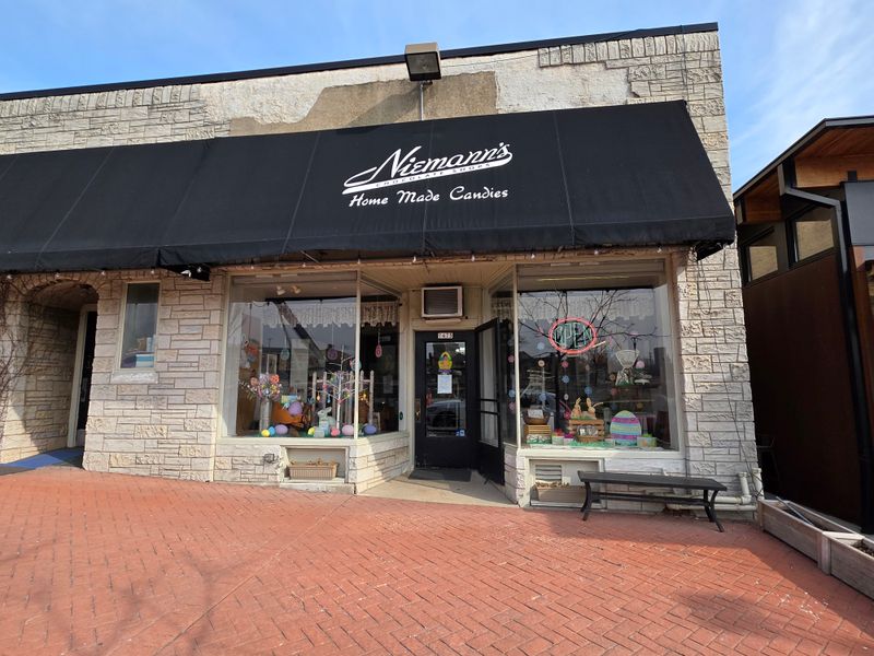 Niemann’s Candies & Ice Cream