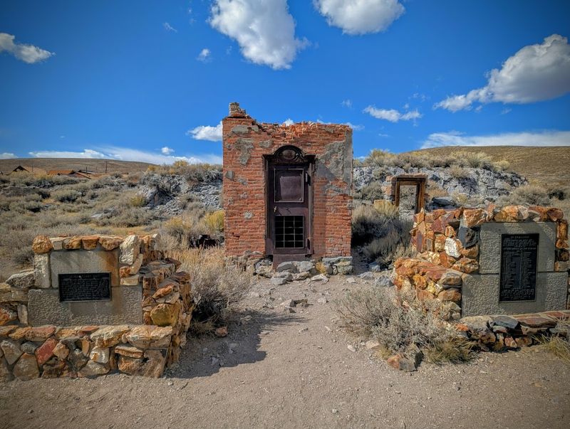 The Cemetery Walk That Turns Quiet Into Loud History