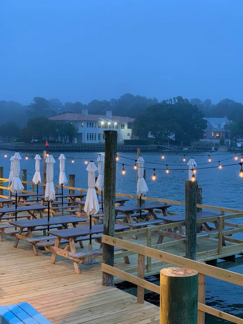 A Waterfront Deck That Steals the Show