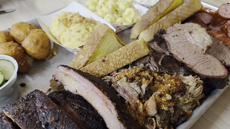 Who Will Love This BBQ Spot / Who Might Not