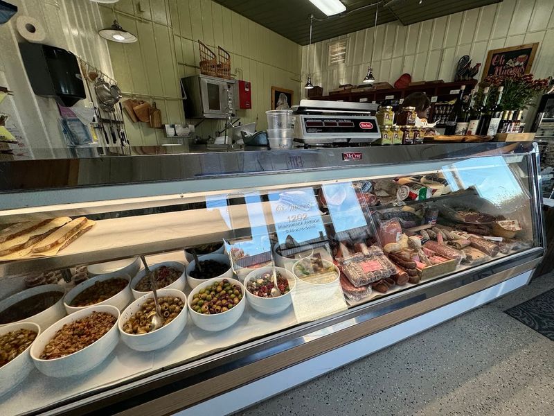 Oh Mamma's on the Avenue: 1202 Mishawaka Ave, South Bend, IN 46615