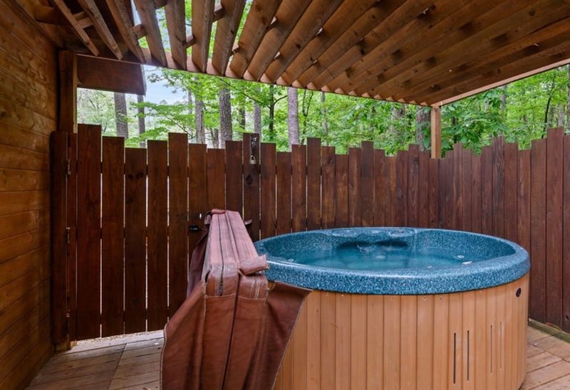 Hot Tub Sanctuary Under the Stars