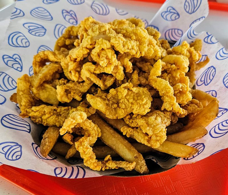 Fried Clams That Make A Simple Order Feel Special