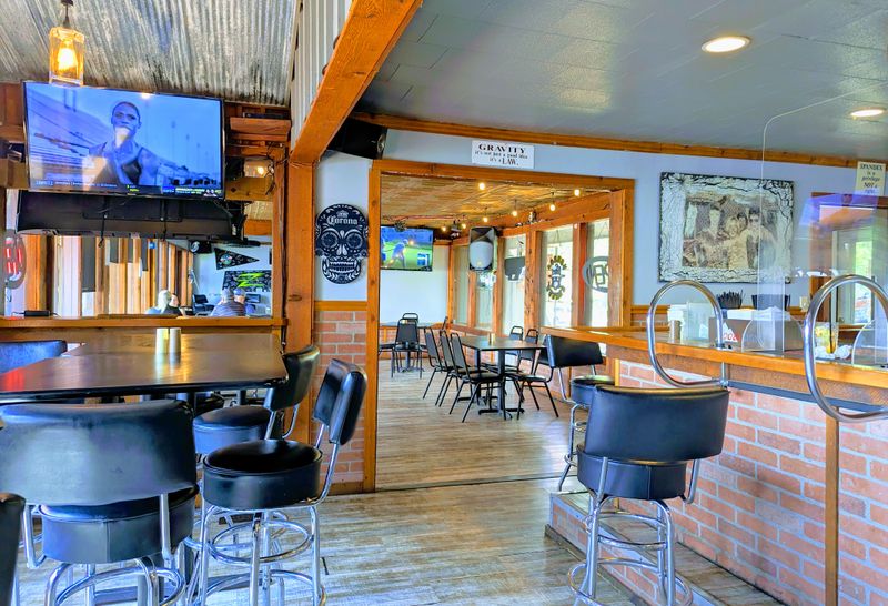 Atmosphere Balances Casual Comfort with Lakeside Energy