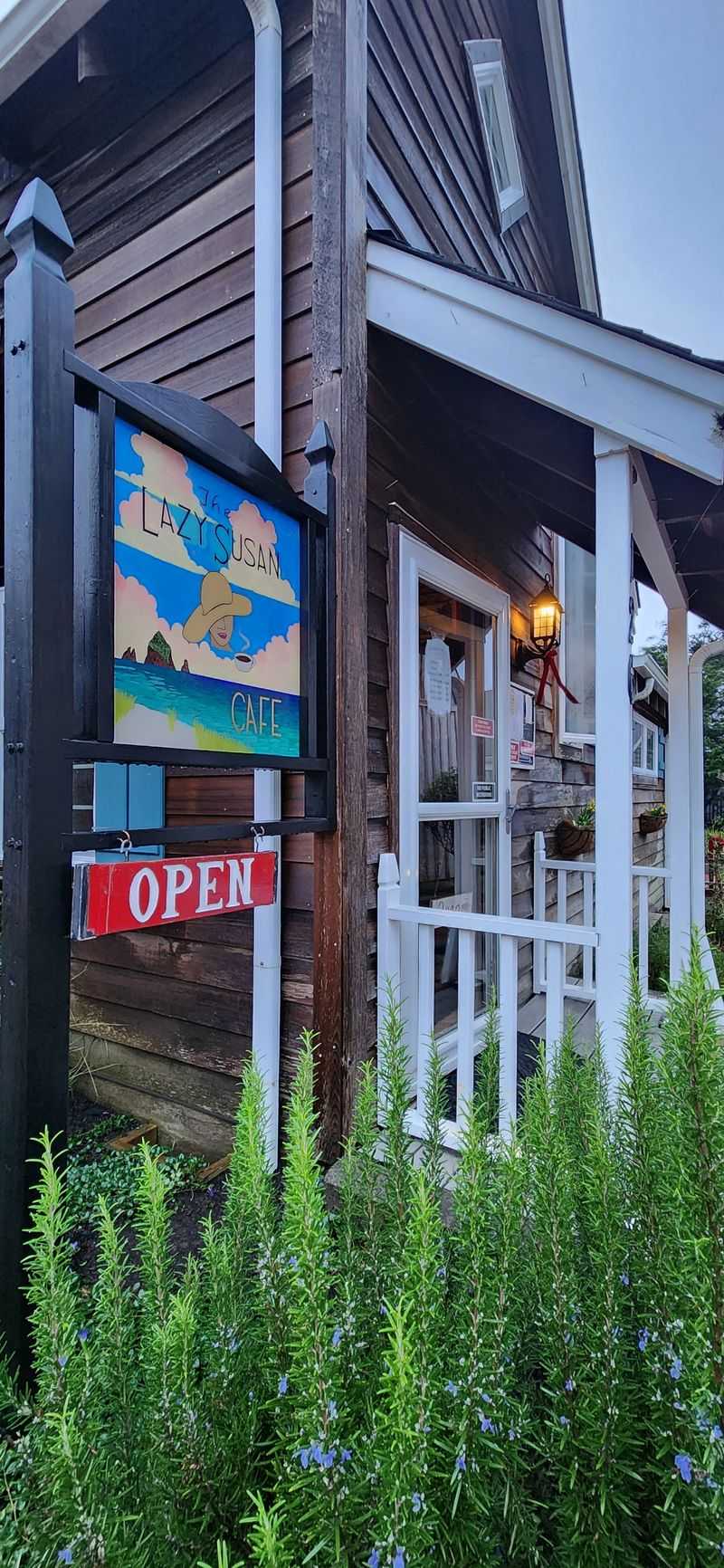 The Charming Open-Air Kitchen Theater