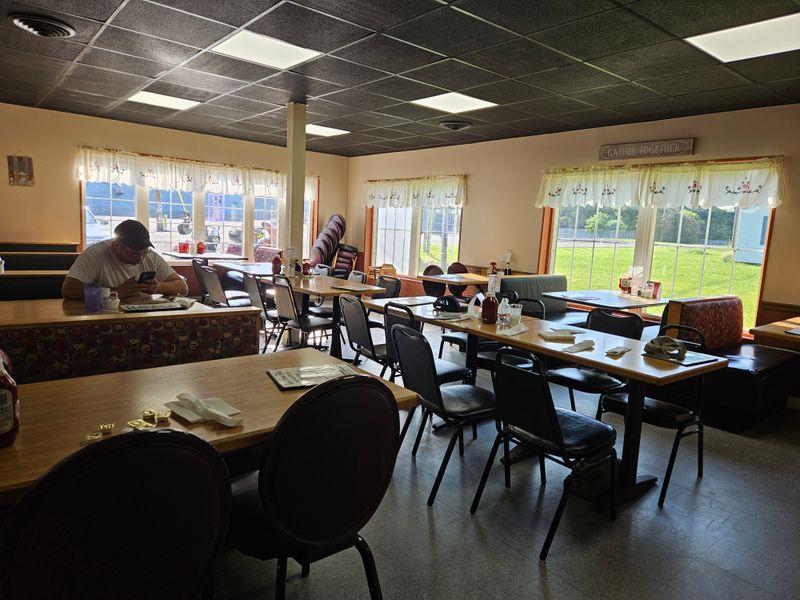 Family-Friendly Atmosphere on River Road