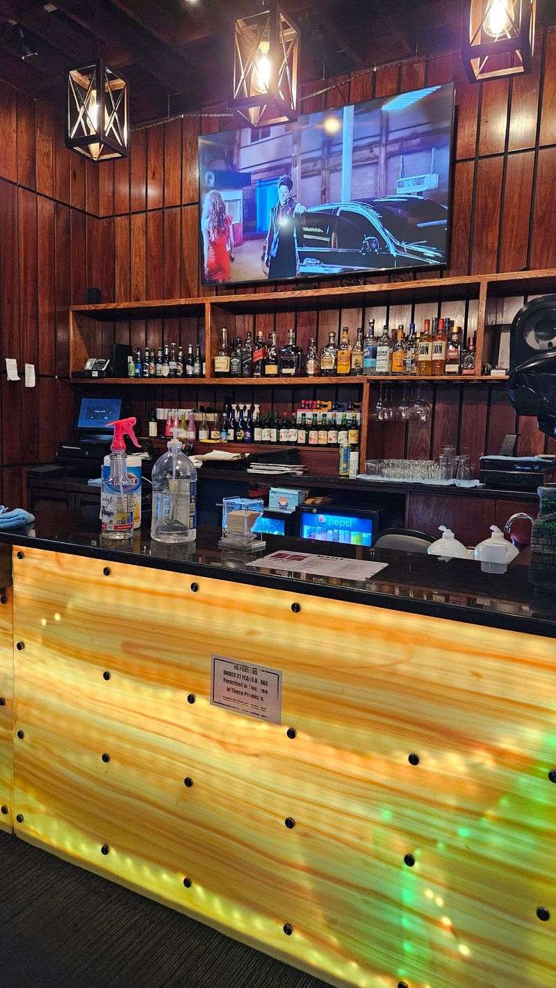 Atmosphere Stays Casual and Focused on the Grilling Experience