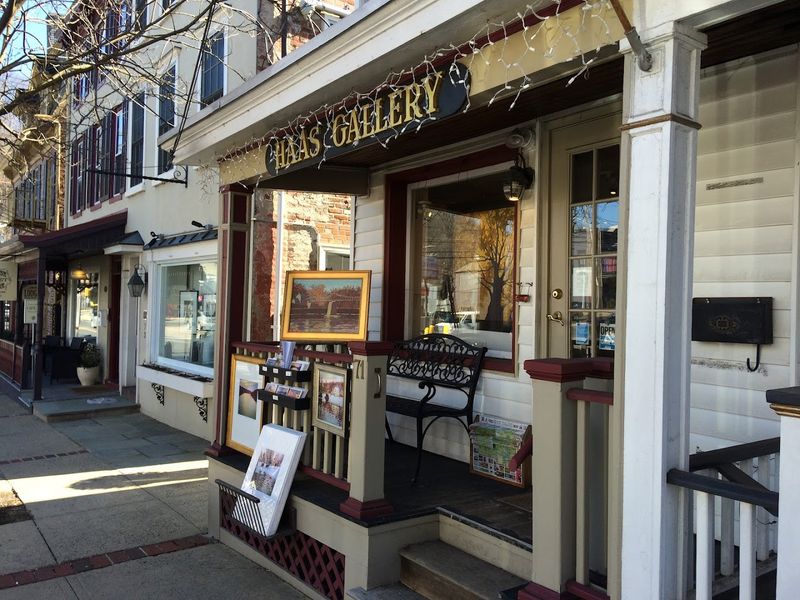 Browsing the Independent Bookshops and Art Galleries