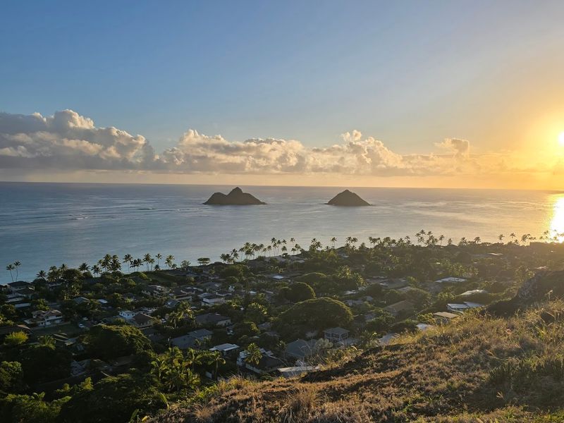 Ka?iwa Ridge (Lanikai Pillbox) Trailhead 